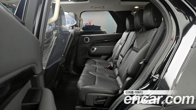 Land Rover Discovery 2018 — photo 17