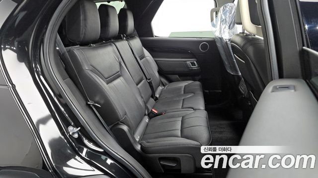 Land Rover Discovery 2018 — photo 18