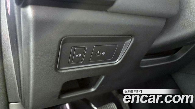 Land Rover Discovery 2018 — photo 23
