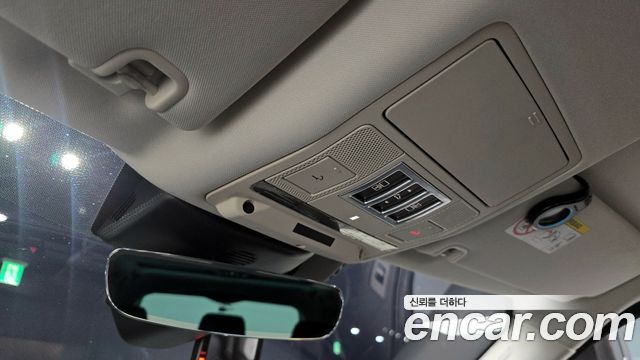 Land Rover Discovery 2018 — photo 24