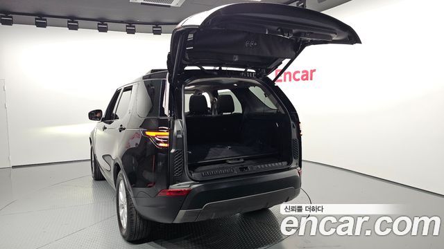 Land Rover Discovery 2018 — photo 26