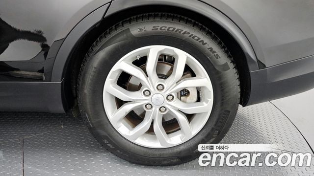 Land Rover Discovery 2018 — photo 7