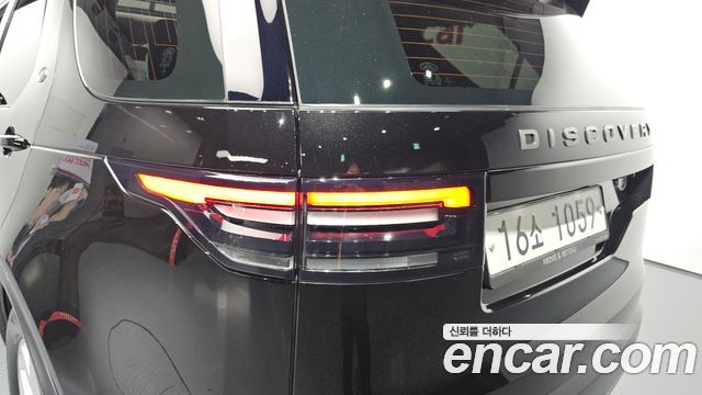 Land Rover Discovery 2018 — photo 9