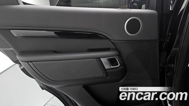 Land Rover Discovery 2018 — photo 15