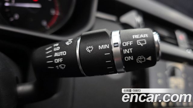 Land Rover Discovery 2018 — photo 28