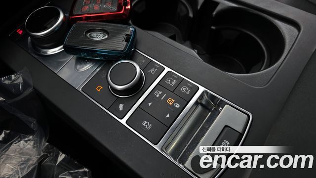 Land Rover Discovery 2018 — photo 31