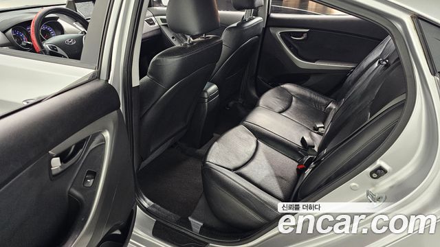 Hyundai AVANTE 2011 — photo 12