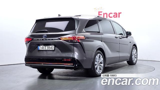 Toyota Sienna 2021 — photo 2