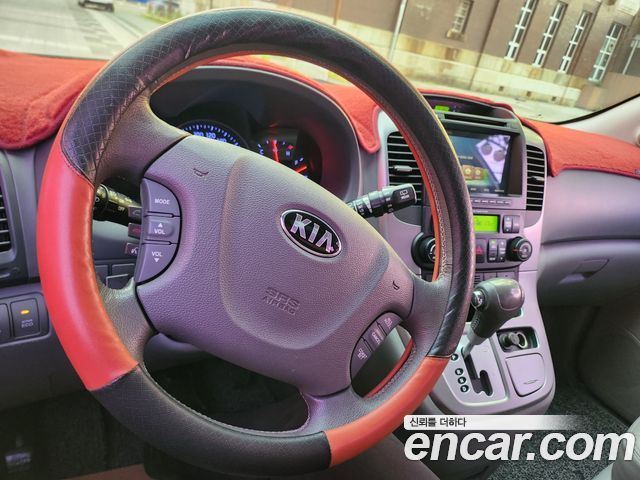 Kia Canival 2013 — photo 17
