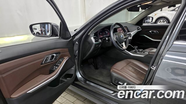 BMW 3-Series 2020 — photo 13