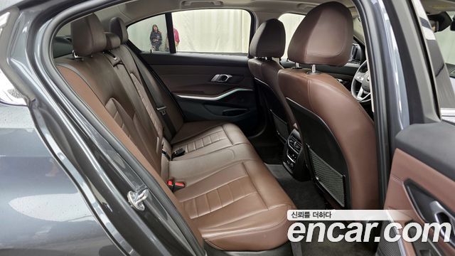BMW 3-Series 2020 — photo 18