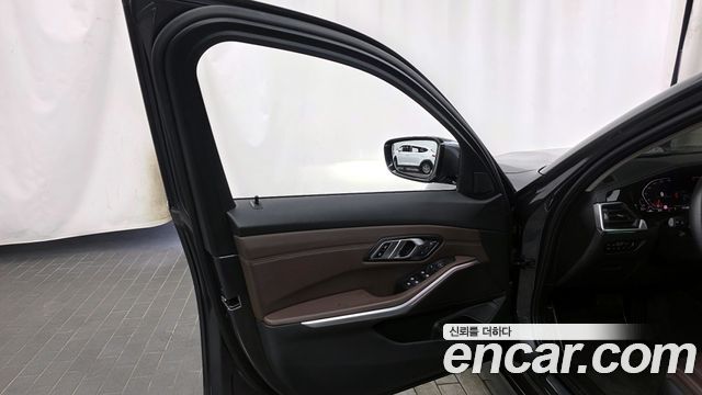 BMW 3-Series 2020 — photo 14