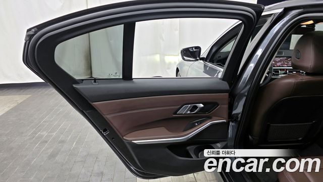 BMW 3-Series 2020 — photo 15
