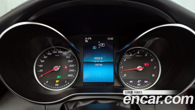 Mercedes-Benz C-Class 2019 — photo 11