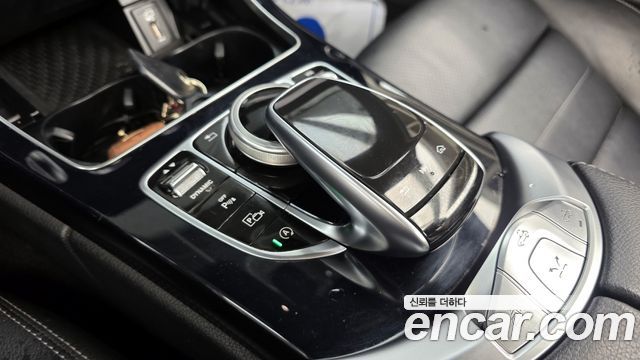 Mercedes-Benz C-Class 2019 — photo 24