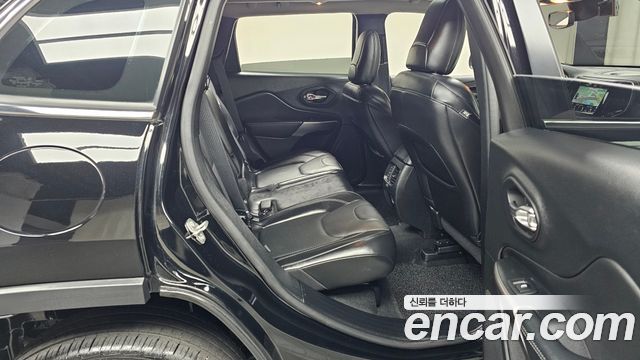 Jeep Cherokee 2021 — photo 11