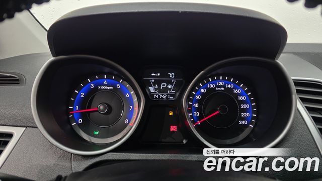 Hyundai AVANTE 2014 — photo 8