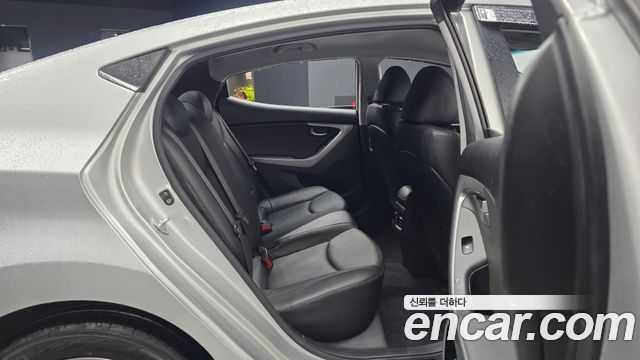 Hyundai AVANTE 2014 — photo 11