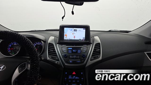Hyundai AVANTE 2014 — photo 16
