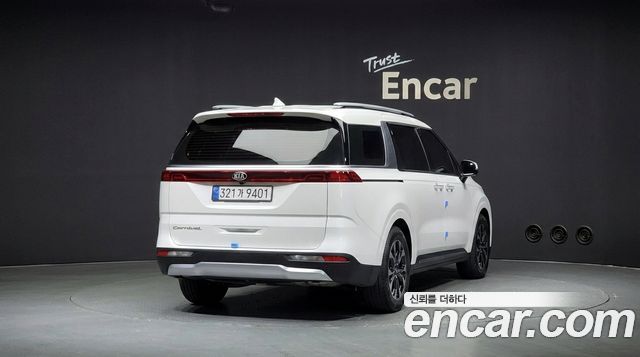Kia Canival 2021 — photo 4