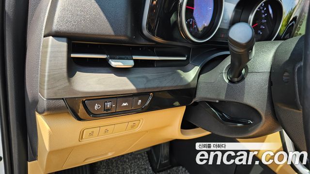 Kia Canival 2021 — photo 16