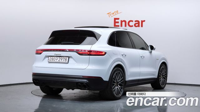 Porsche Cayenne 2020 — photo 2