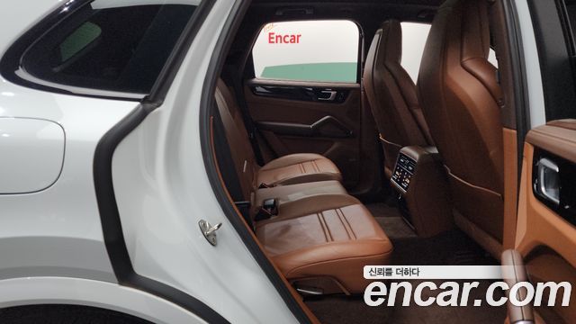 Porsche Cayenne 2020 — photo 17