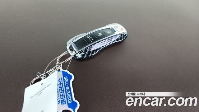 Porsche Cayenne 2020 — photo 21