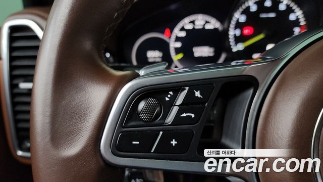 Porsche Cayenne 2020 — photo 23