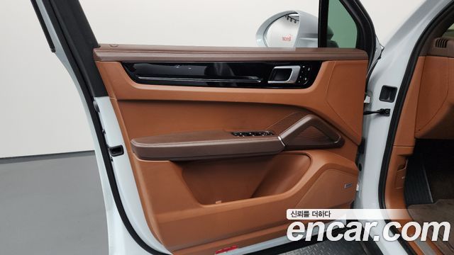 Porsche Cayenne 2020 — photo 14