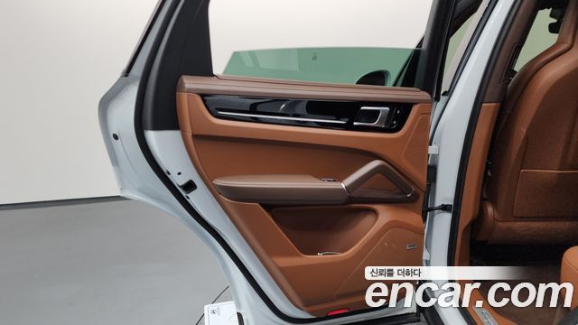 Porsche Cayenne 2020 — photo 15