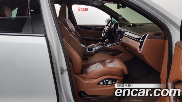 Porsche Cayenne 2020 — photo 16