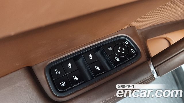 Porsche Cayenne 2020 — photo 29