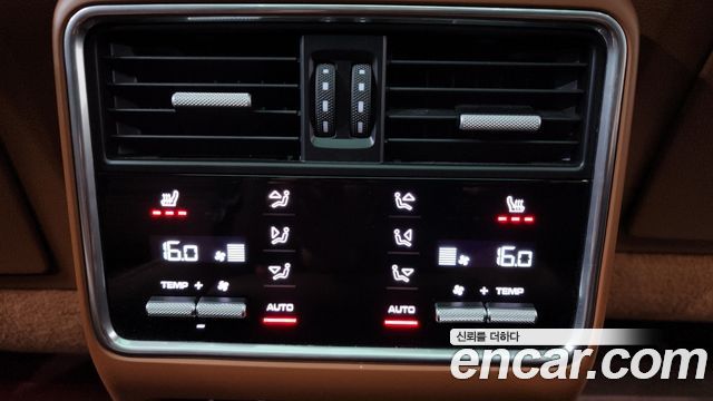 Porsche Cayenne 2020 — photo 31