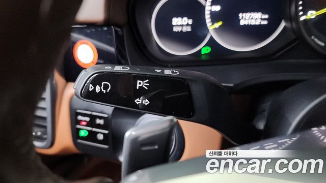 Porsche Cayenne 2020 — photo 35