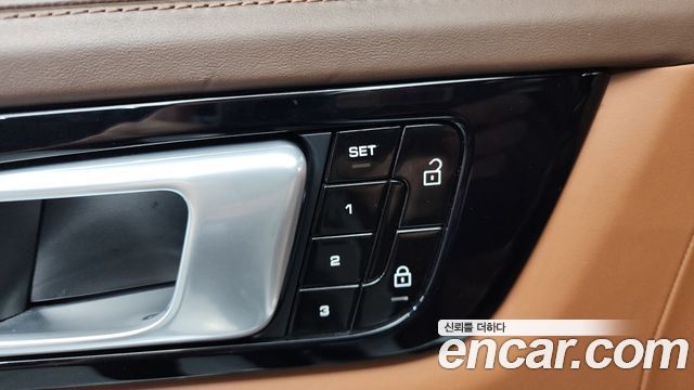 Porsche Cayenne 2020 — photo 38