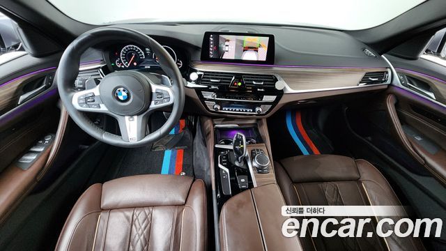BMW 5-Series 2019 — photo 10