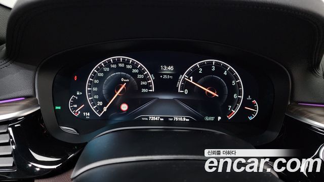 BMW 5-Series 2019 — photo 11