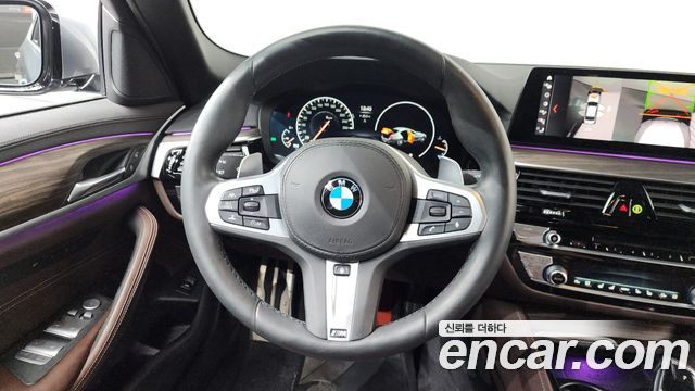 BMW 5-Series 2019 — photo 19