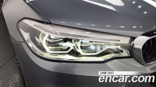 BMW 5-Series 2019 — photo 8