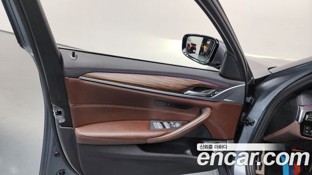BMW 5-Series 2019 — photo 14