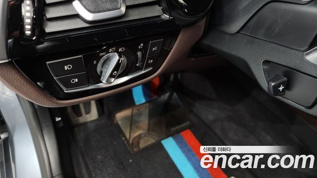 BMW 5-Series 2019 — photo 27