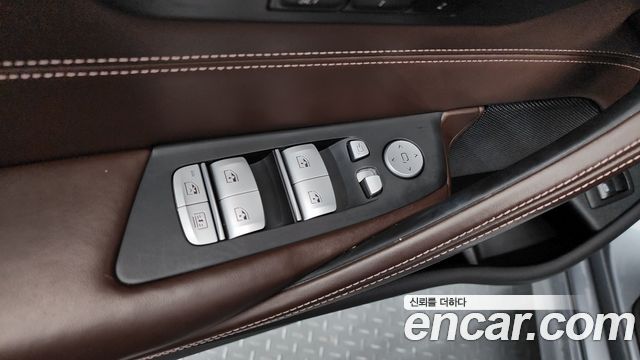 BMW 5-Series 2019 — photo 29