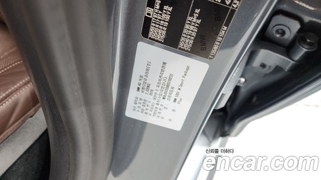 BMW 5-Series 2019 — photo 31