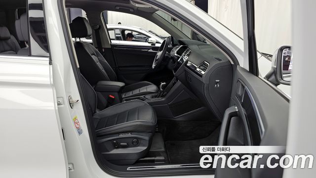 Volkswagen Tiguan 2024 — photo 11