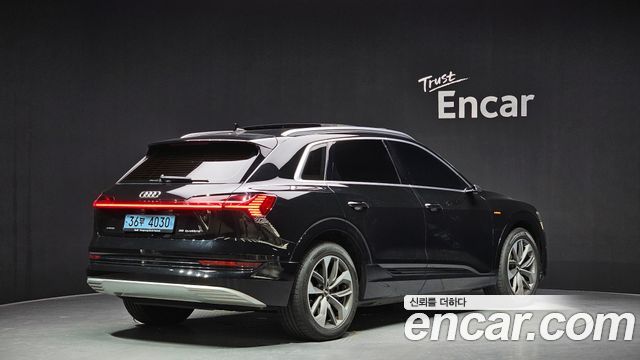 Audi e-tron 2020 — photo 2