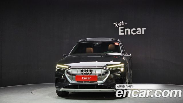 Audi e-tron 2020 — photo 3