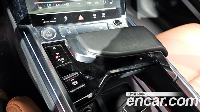 Audi e-tron 2020 — photo 9