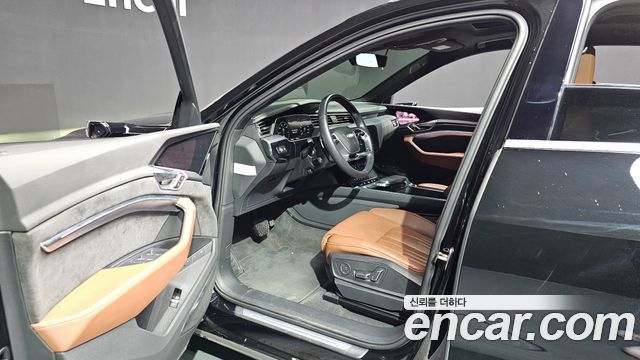 Audi e-tron 2020 — photo 10