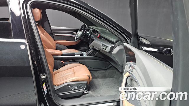 Audi e-tron 2020 — photo 11